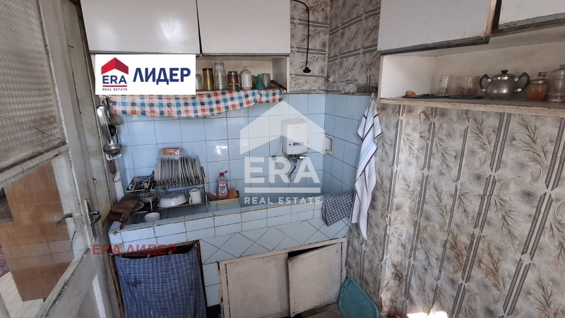 Продава ЕТАЖ ОТ КЪЩА, гр. Русе, Родина 1, снимка 10 - Етаж от къща - 56015497