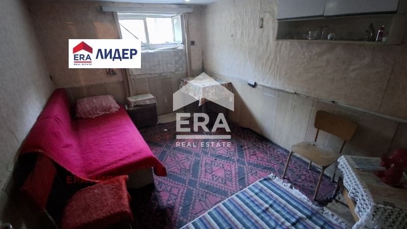 Продава ЕТАЖ ОТ КЪЩА, гр. Русе, Родина 1, снимка 15 - Етаж от къща - 56015497