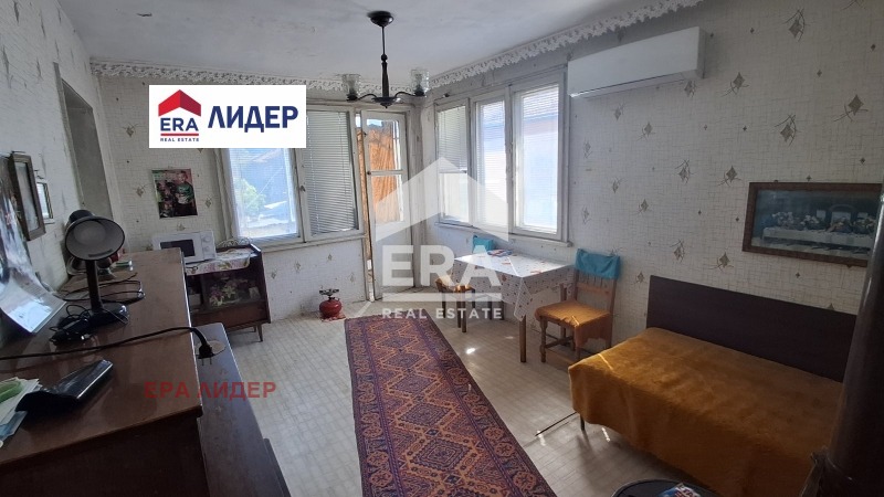 Продава ЕТАЖ ОТ КЪЩА, гр. Русе, Родина 1, снимка 4 - Етаж от къща - 56015497