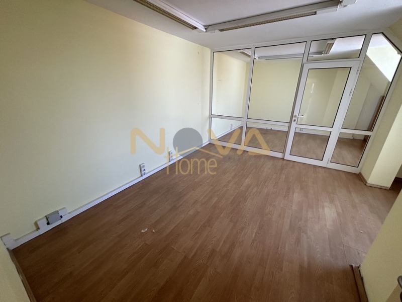 En venta  Oficina Varna , Gratska majala , 270 metros cuadrados | 27474657 - imagen [11]