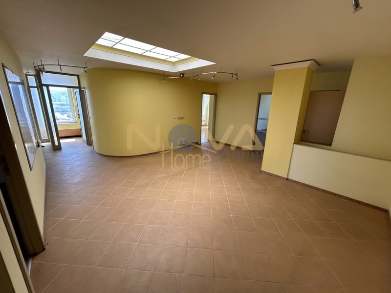 En venta  Oficina Varna , Gratska majala , 270 metros cuadrados | 27474657 - imagen [3]