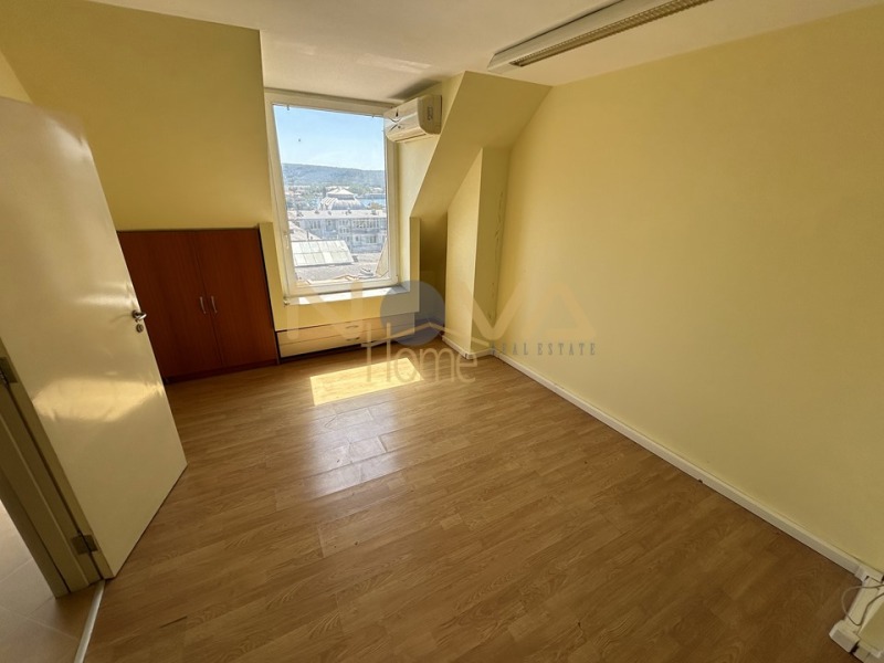 En venta  Oficina Varna , Gratska majala , 270 metros cuadrados | 27474657 - imagen [8]