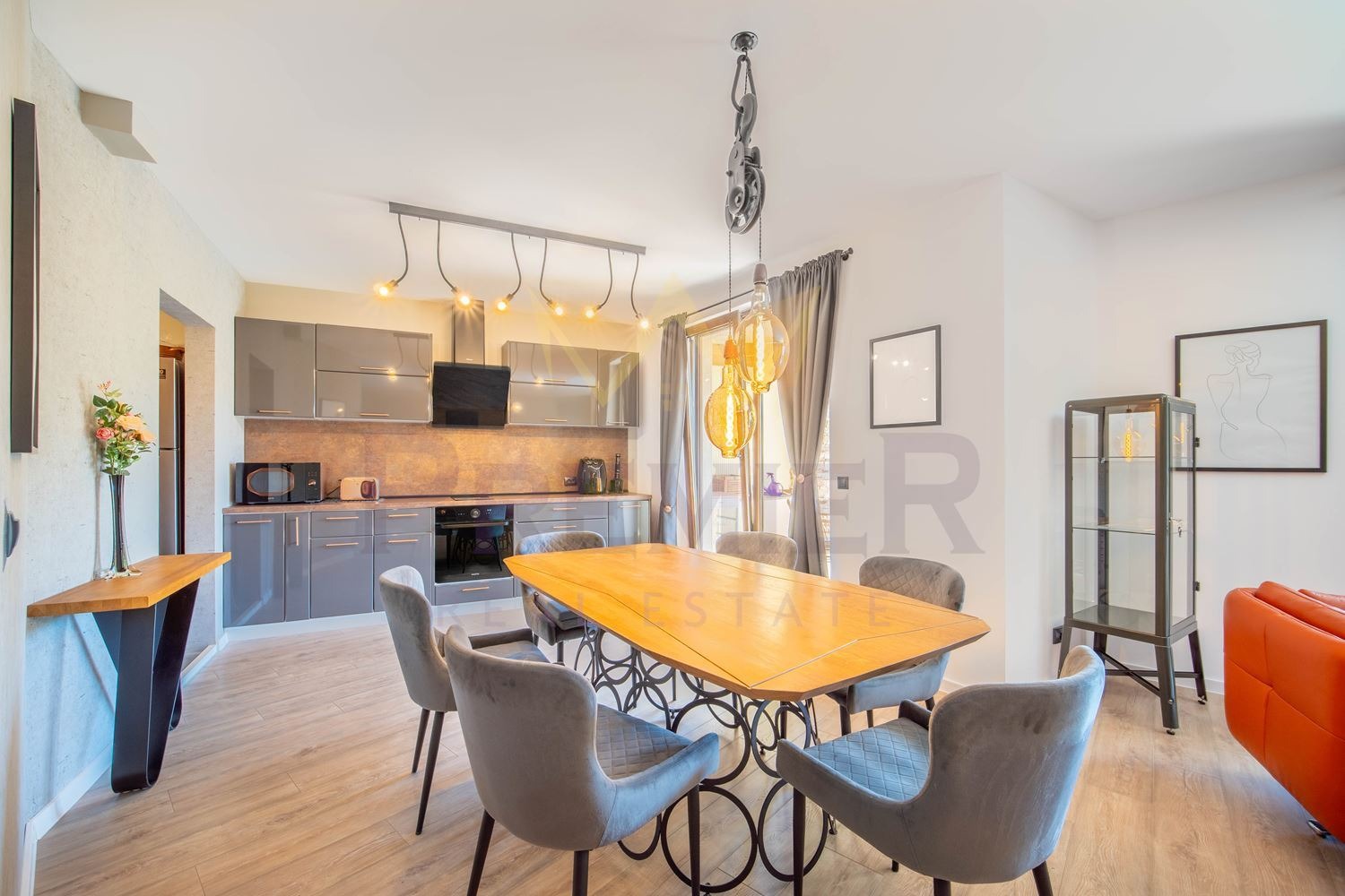 Продава 3-СТАЕН, гр. Варна, Бриз, снимка 3 - Апартаменти - 53994940