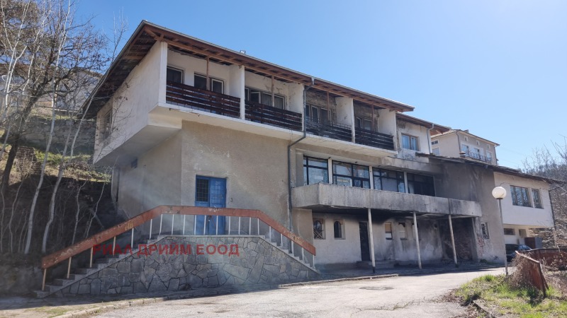 Продава САМОСТОЯТЕЛНА СГРАДА в област Смолян, с. Върбина - 980 кв.м / 223 210 € » 436 560.81 лв., РИАЛ ДРИЙМ ЕООД