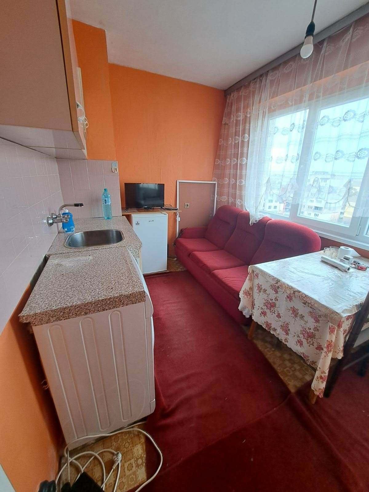 Продава 3-СТАЕН, гр. Перник, Изток