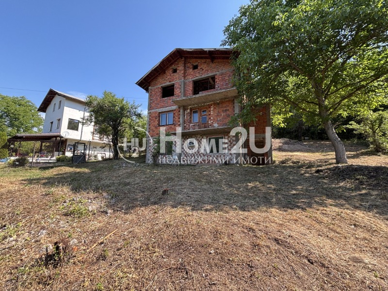 Продава КЪЩА в област Перник, с. Лобош - 195 кв.м / 54 999 € » 107 568.69 лв., ХОУМ ТУ Ю ОФИС ХРИСТО БОТЕВ