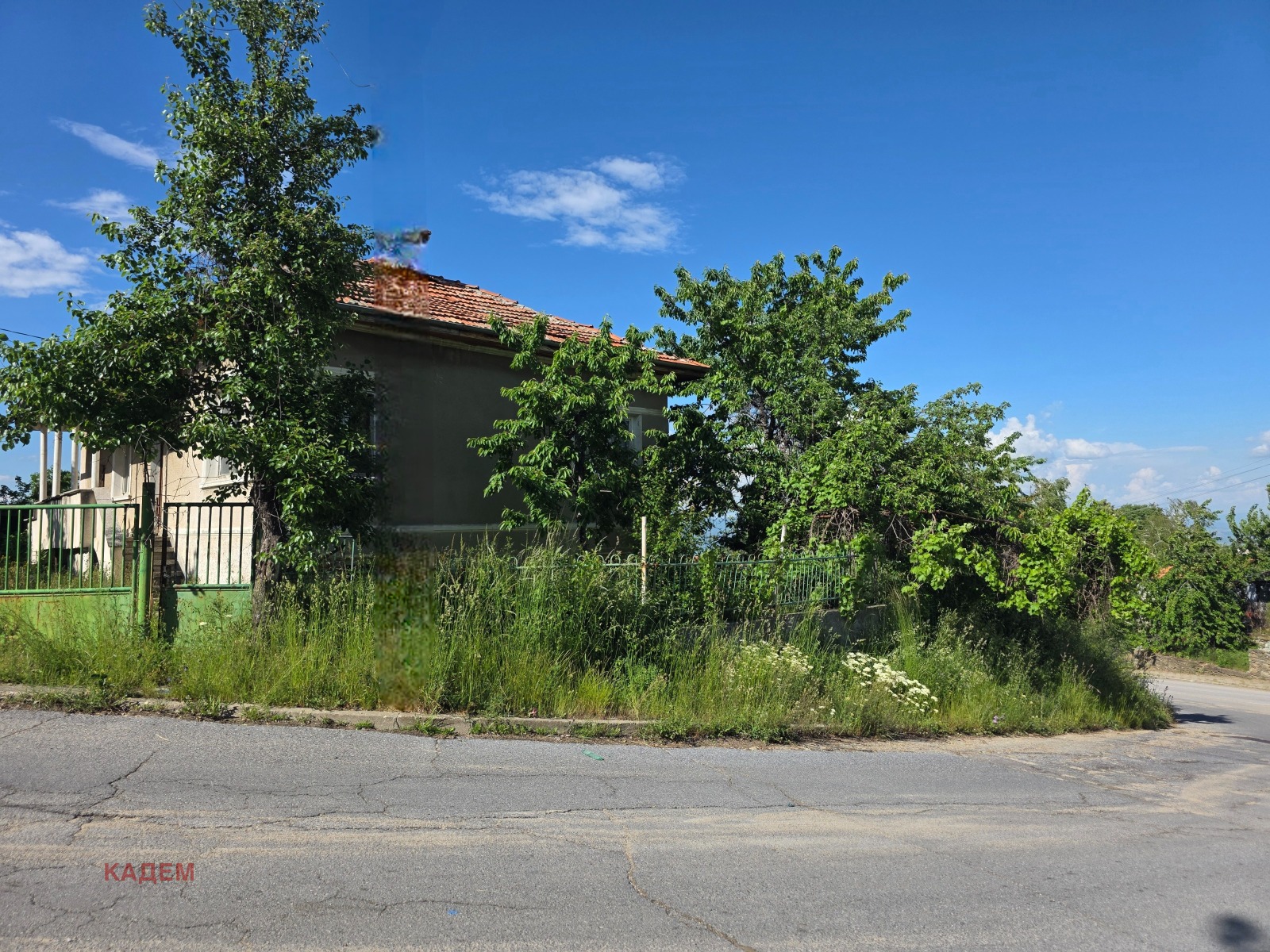 Продава КЪЩА, с. Богослов, област Кюстендил