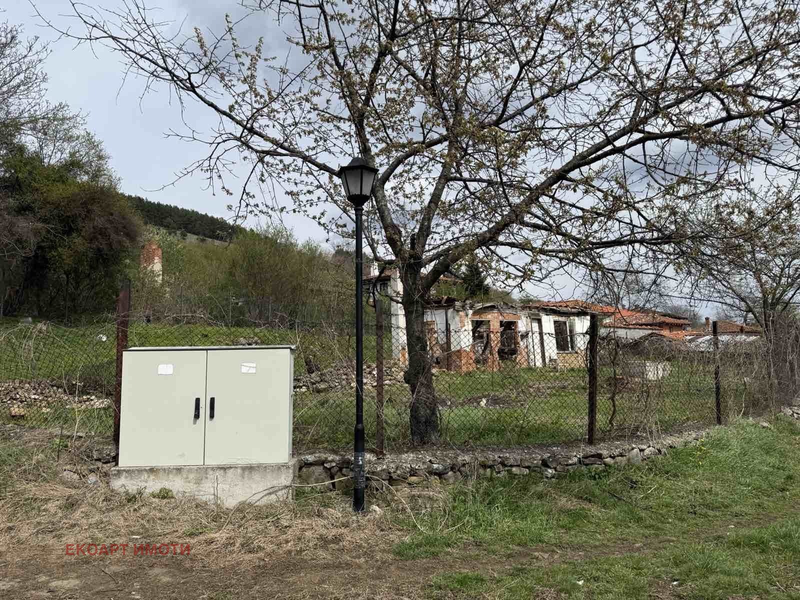 Продава ПАРЦЕЛ, с. Жеравна, област Сливен