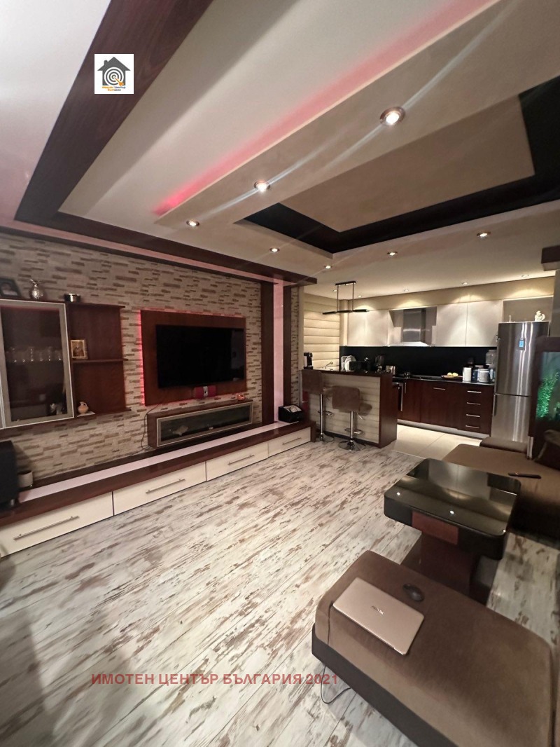 Продава  4-стаен град София , Студентски град , 155 кв.м | 69018104