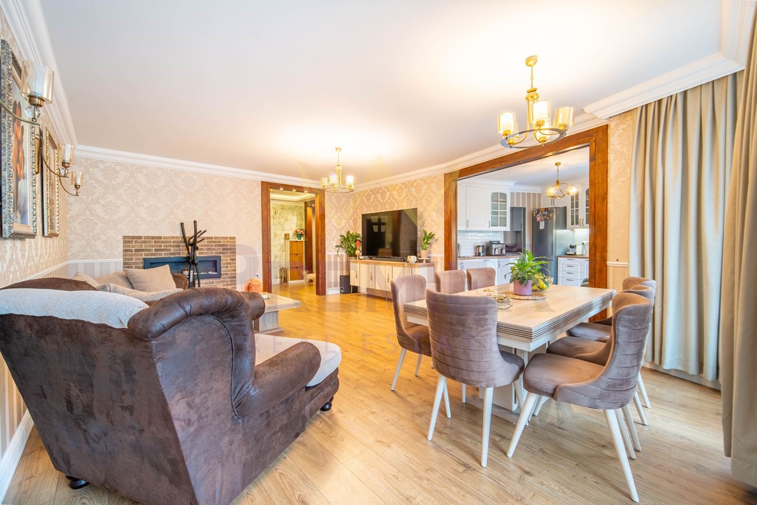 Продава 4-СТАЕН, гр. Варна, Бриз, снимка 2 - Апартаменти - 56128599