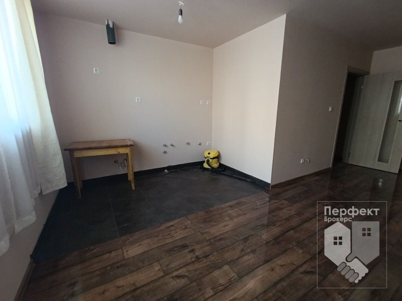 Продава 2-СТАЕН в град Велико Търново, Бузлуджа - 93 кв.м / 109 000 € » 213 185.47 лв., ПЕРФЕКТ БРОКЕРС