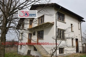 Casa Pet mogili, regiunea Sliven 1