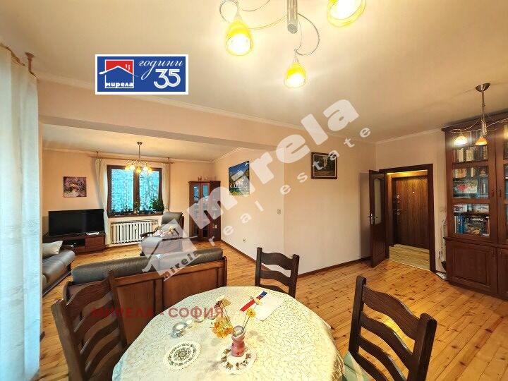 Продава 3-СТАЕН, гр. София, Изток, снимка 2 - Апартаменти - 54108431