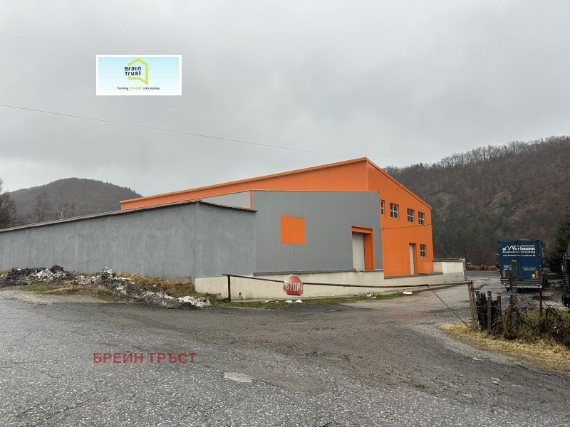 Zu verkaufen  Industriegebäude region Sofia , Raduil , 800 qm | 83683911 - Bild [2]