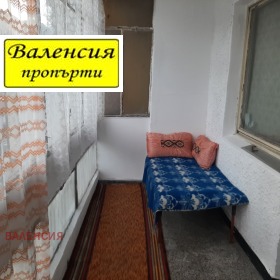 3-стаен град Враца, Младост 9