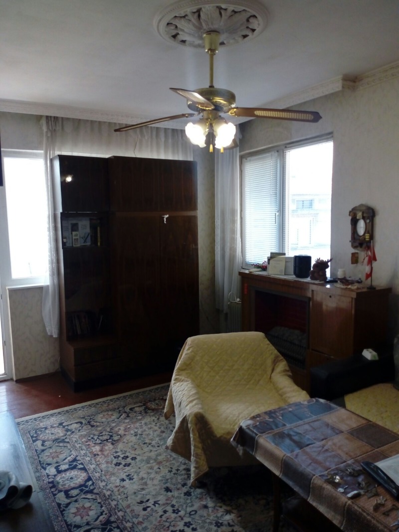 Продава ЕТАЖ ОТ КЪЩА, гр. Варна, Левски 1, снимка 2 - Етаж от къща - 51647637