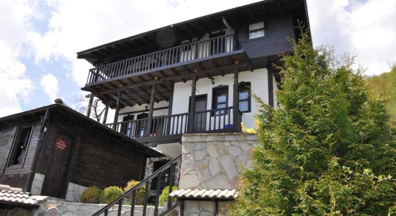 Продава КЪЩА в област Благоевград, с. Делчево - 400 кв.м / 205 000 € » 400 945.15 лв.