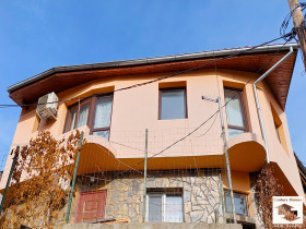 Huis Varusja, Veliko Tarnovo 1