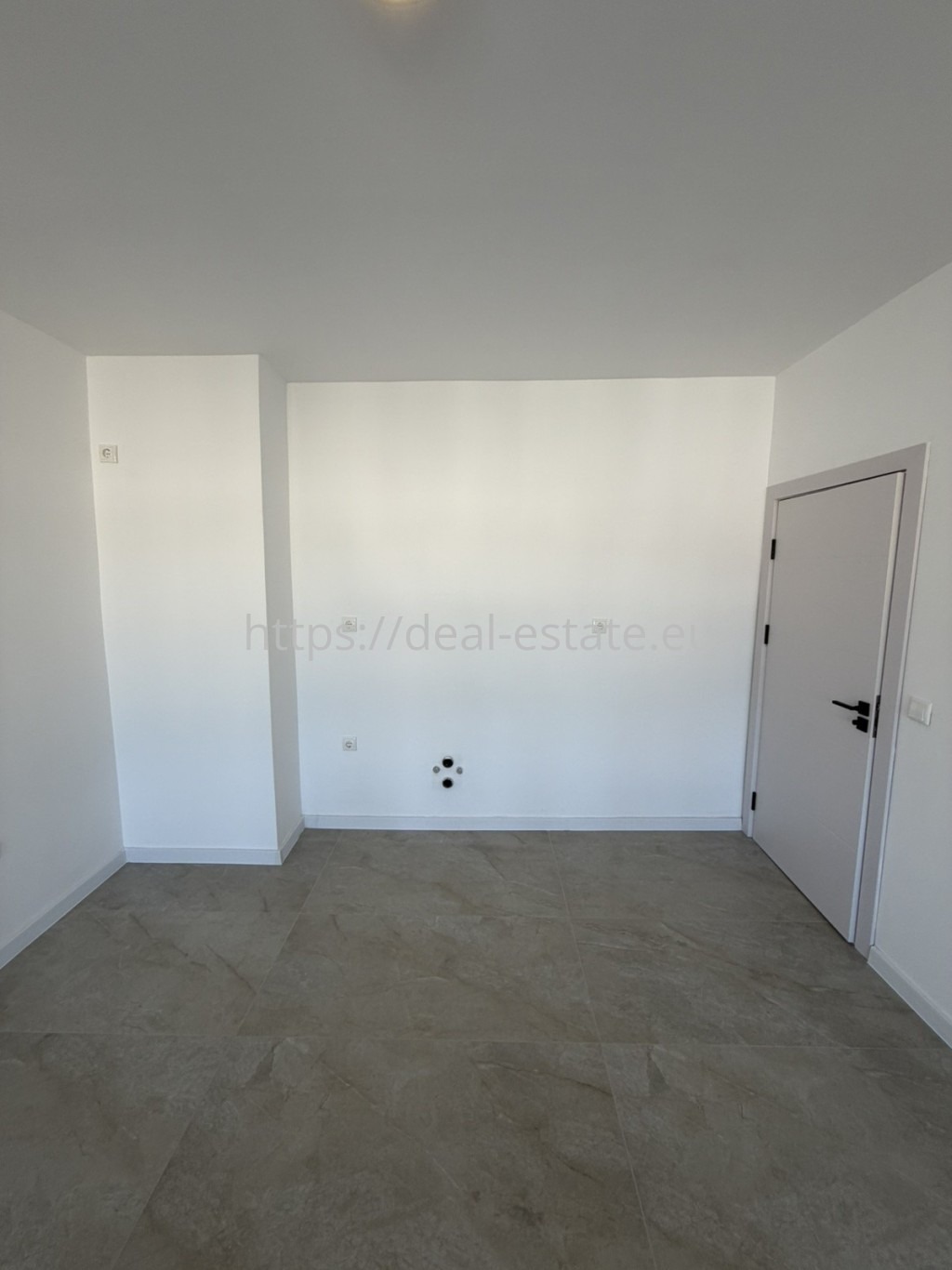 Продава 3-СТАЕН, гр. Благоевград, Ален мак, снимка 2 - Апартаменти - 54273039