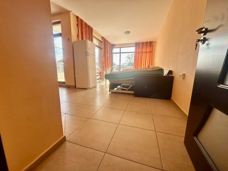 Продава 2-СТАЕН, гр. Бургас, Сарафово, снимка 3 - Апартаменти - 52629055