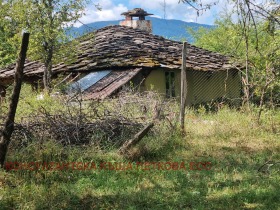 House Apriltsi, region Lovech 11