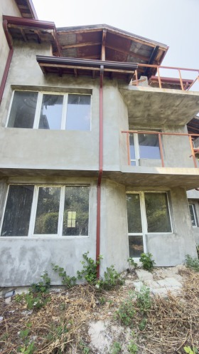 КЪЩА, 195 m2
