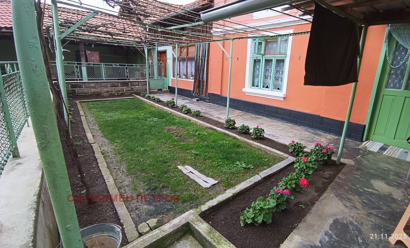 Продава КЪЩА, с. Веселиново, област Шумен, снимка 2 - Къщи - 52570987