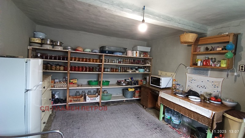 Продава КЪЩА, с. Веселиново, област Шумен, снимка 13 - Къщи - 52570987