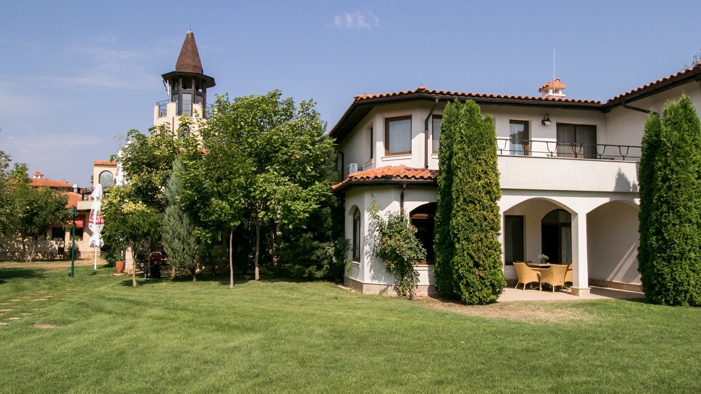 Продава ВИЛА, гр. Балчик, област Добрич, снимка 2 - Вили - 53775786