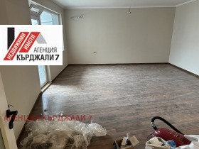 1 hálószoba Vazrozsdenci, Kardzsali