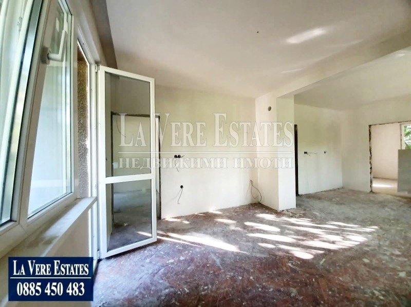 Продава  4-стаен град Русе , Възраждане , 100 кв.м | 13068769 - изображение [2]