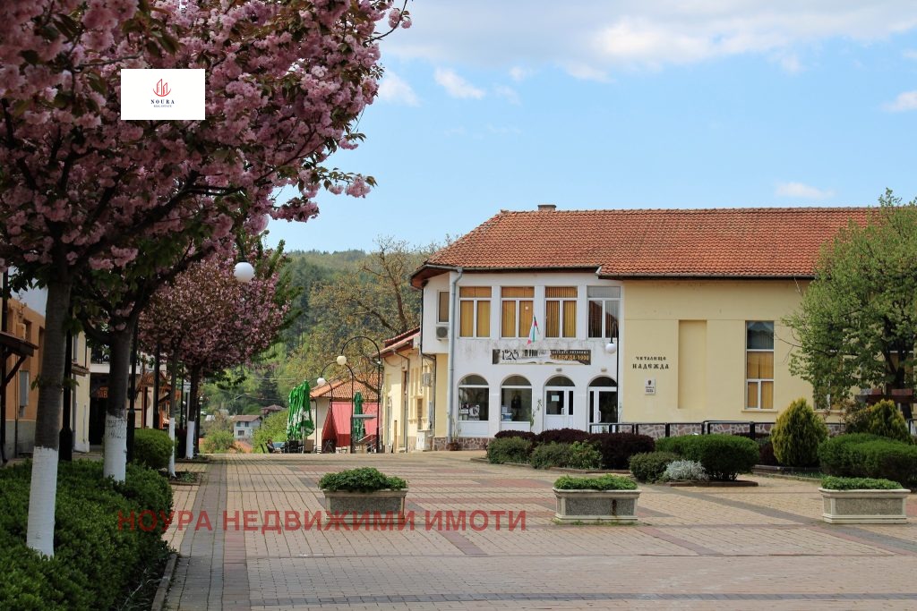 Продава КЪЩА, с. Чавдар, област София област