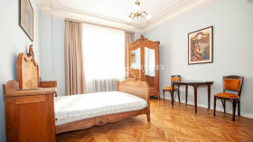 2 Schlafzimmer Doktorski pametnik, Sofia 14