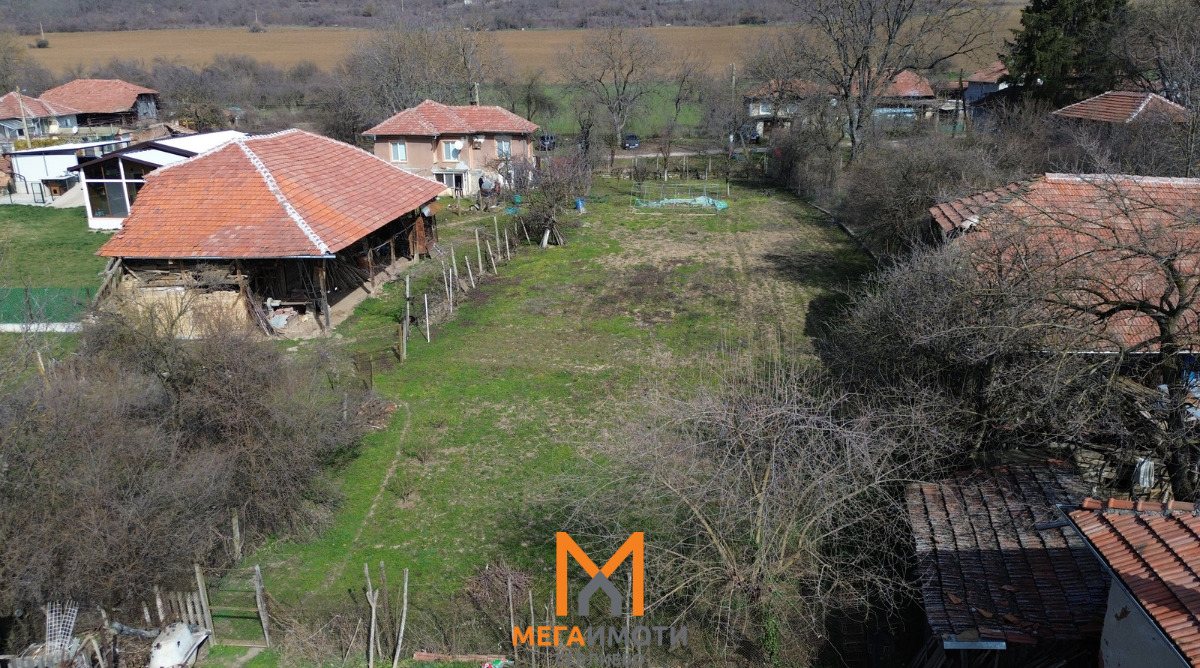 Продава КЪЩА, с. Сенник, област Габрово