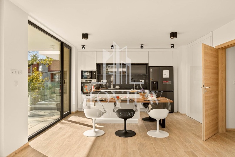 Продава 4-СТАЕН, гр. Варна, к.к. Св.Св. Константин и Елена, снимка 4 - Апартаменти - 53371094