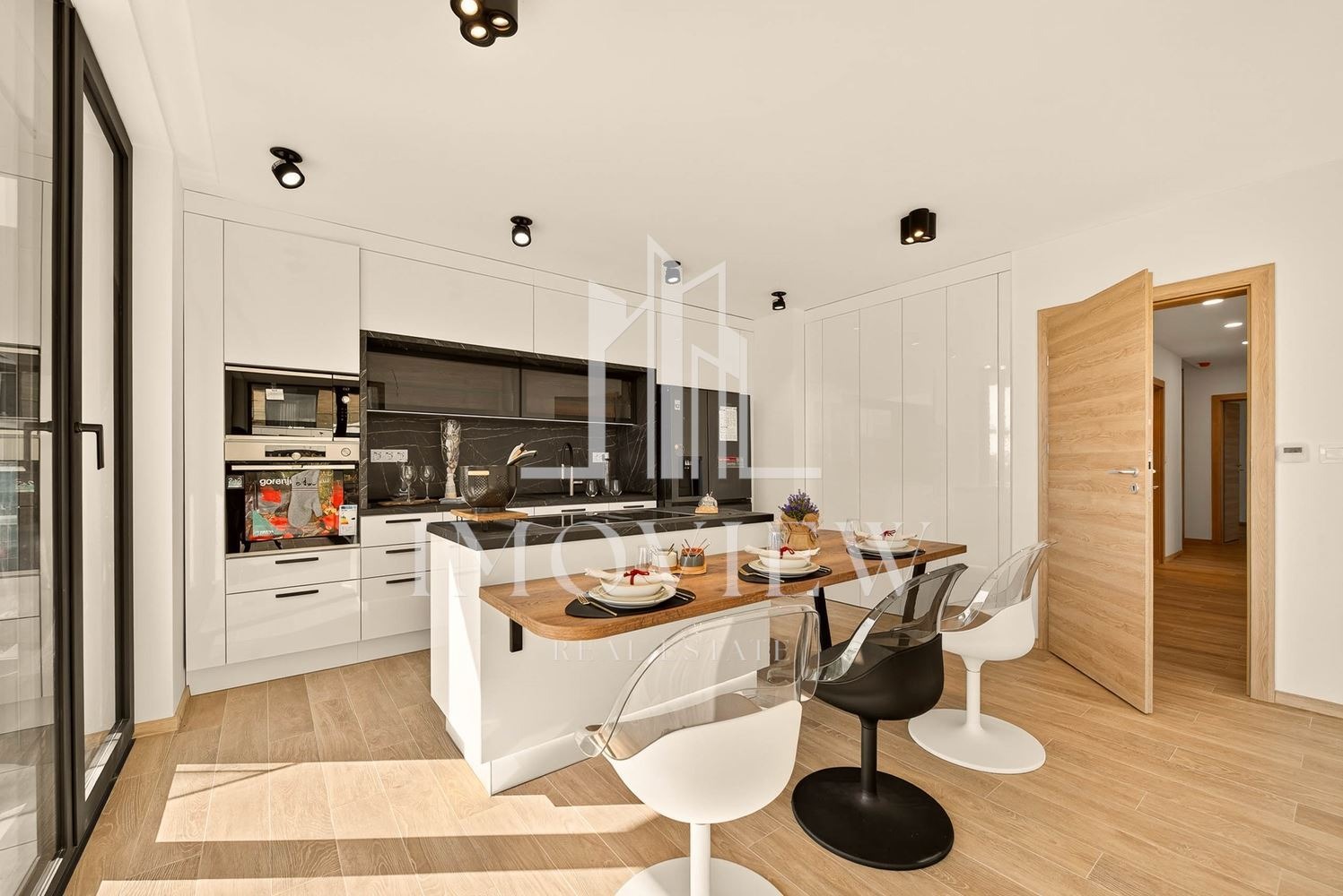 Продава 4-СТАЕН, гр. Варна, к.к. Св.Св. Константин и Елена