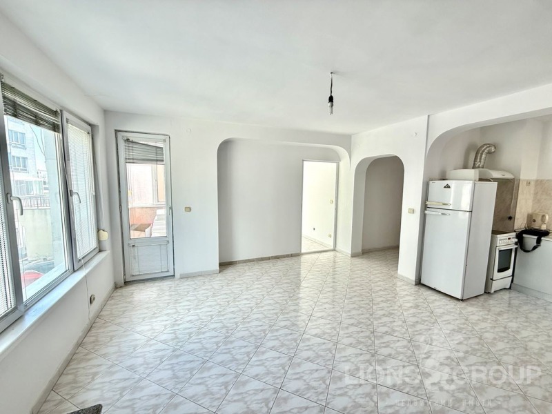 Продава 3-СТАЕН в град Варна, Цветен квартал - 107 кв.м / 250 000 € » 488 957.50 лв., ЛАЙЪНС ГРУП