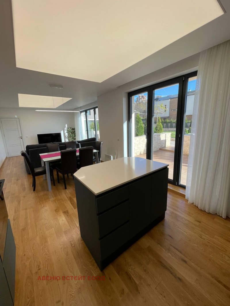 Продава МНОГОСТАЕН, гр. Варна, Бриз, снимка 3 - Апартаменти - 52574985