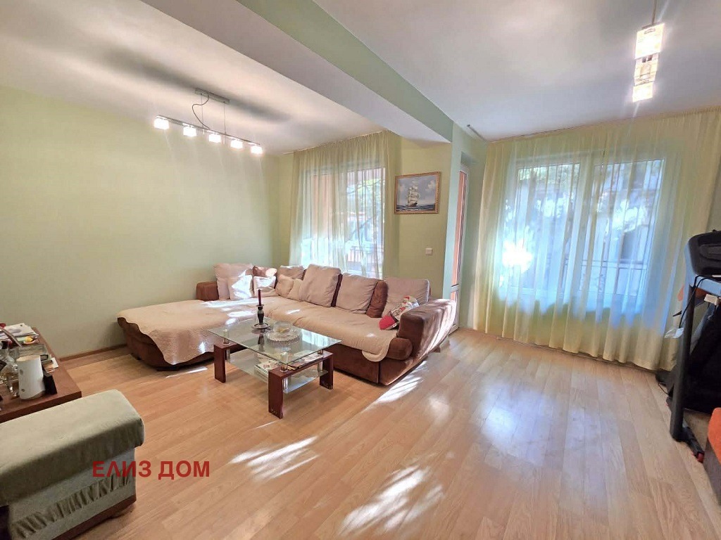 Продава  3-стаен град Варна , Лятно кино Тракия , 110 кв.м | 40279561
