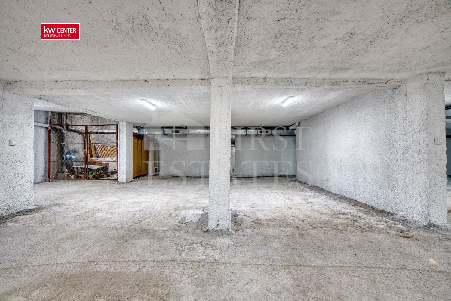 Продава ГАРАЖ, ПАРКОМЯСТО, гр. София, Изток, снимка 2 - Гаражи и паркоместа - 54641152