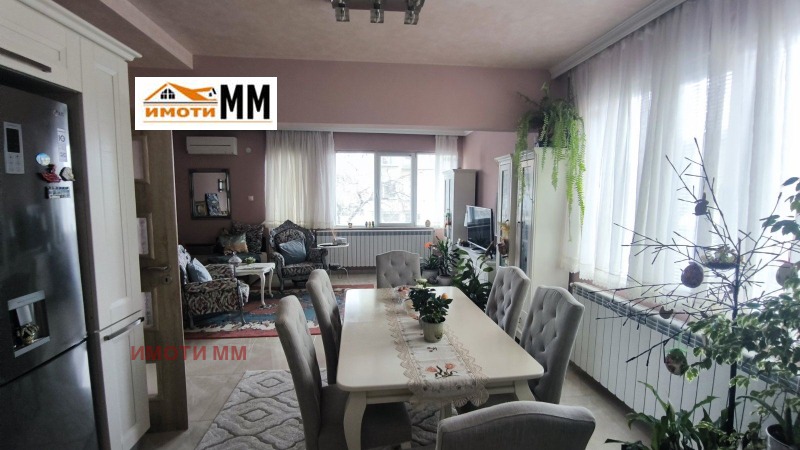 Продава МНОГОСТАЕН, гр. Пловдив, Прослав, снимка 3 - Апартаменти - 52729422