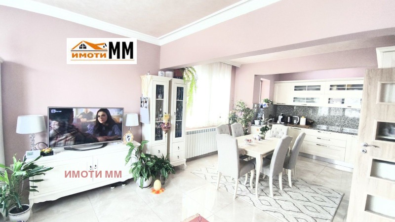 Продава МНОГОСТАЕН, гр. Пловдив, Прослав, снимка 2 - Апартаменти - 52729422