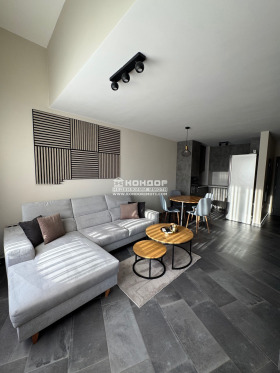 1 quarto Ostromila, Plovdiv