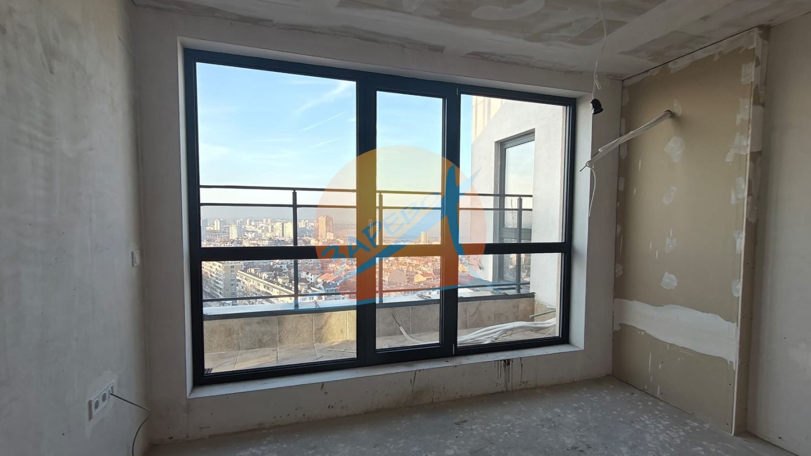Продава МНОГОСТАЕН, гр. Бургас, Център, снимка 13 - Апартаменти - 48773005