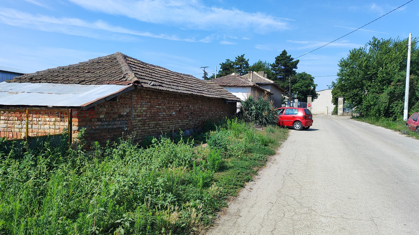 Продава КЪЩА, с. Владимирово, област Добрич, снимка 2 - Къщи - 55365922