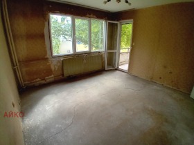 Estudio Iztok, Pernik