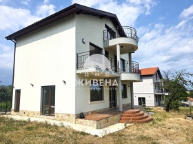 Продава  Къща, с. Равна гора