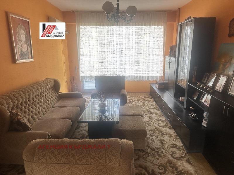 Продава МНОГОСТАЕН, гр. Кърджали, Възрожденци, снимка 14 - Апартаменти - 52277323