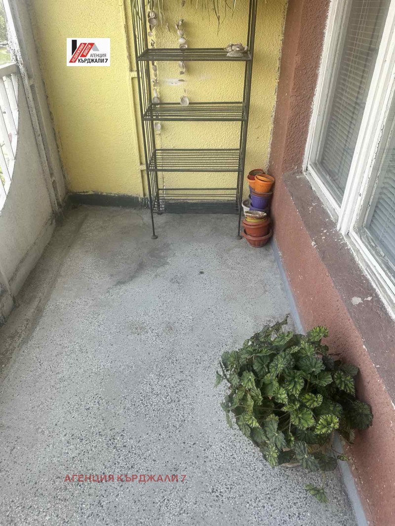 Продава МНОГОСТАЕН, гр. Кърджали, Възрожденци, снимка 16 - Апартаменти - 52277323