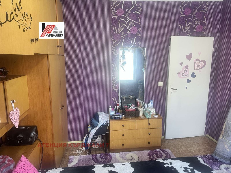 Продава МНОГОСТАЕН, гр. Кърджали, Възрожденци, снимка 8 - Апартаменти - 52277323